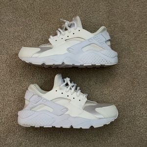 WOMEN'S NIKE AIR HUARACHE CASUAL SHOES